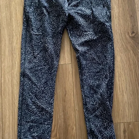 Athleta Girl Lot Of 2 Leggings Capri Tie Dye And Speckled Full Length Sz L EUC - Picture 5 of 6